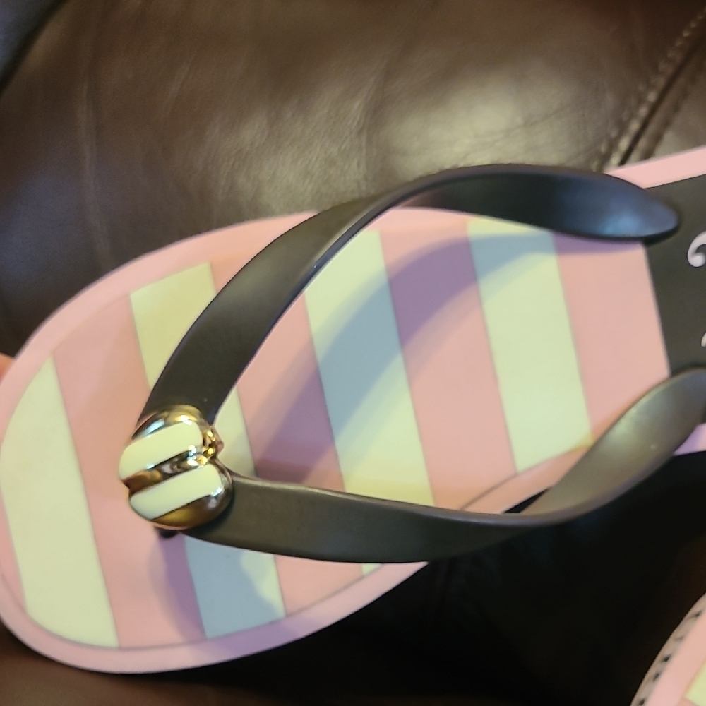 Juicy Couture Pink and Gold Sandals for Summer - Picture 8 of 9